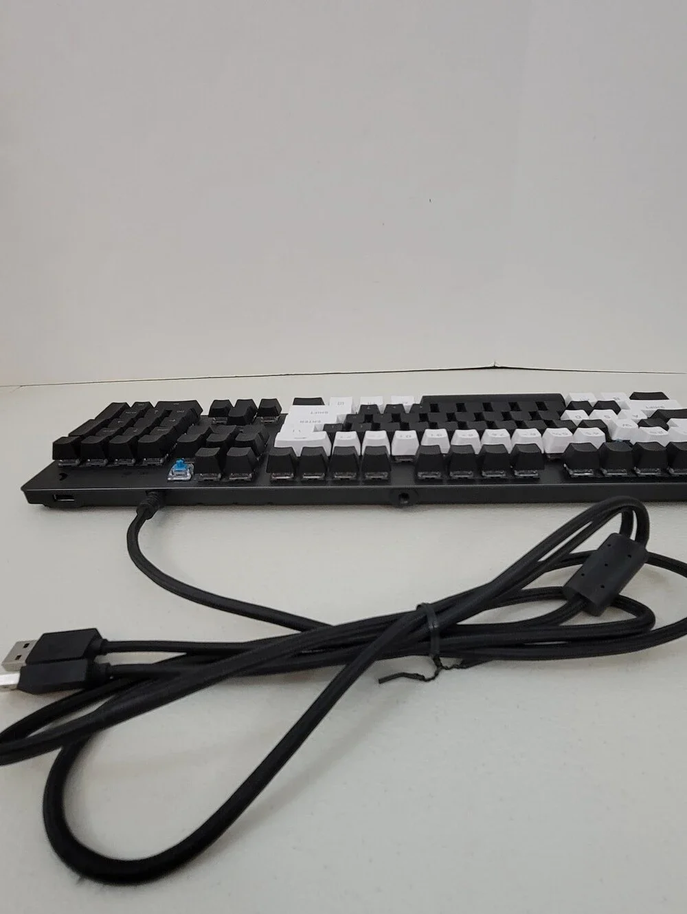 Logitech G513 Carbon GX Blue Y-U0034 USB-A Wired RGB Mechanical Gaming Keyboard